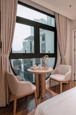 Deluxe Studio | Minibar, in-room safe, blackout drapes, free WiFi -  iRest Atelier Hanoi Apartment & Hotel (Dong Da District)