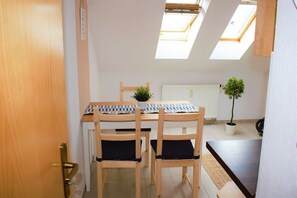 Dining - FullHouse | Chemnitz | M45 Cappuccino | 2 Bedroom (Chemnitz)