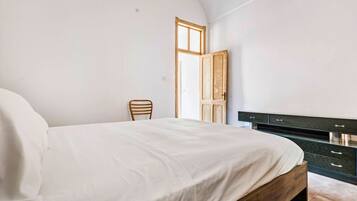 2 bedrooms, desk, free WiFi, bed sheets