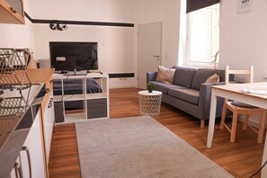 TV - FullHouse | Halle | T28 Panda Apt. (Halle (Saale))