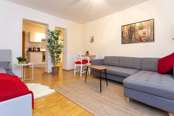 TV - FullHouse | Halle | R6 Roma (Halle (Saale))