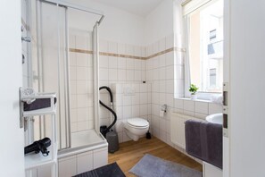 Shower, hair dryer - FullHouse | Halle | T28 Lion Apt. (Halle (Saale))