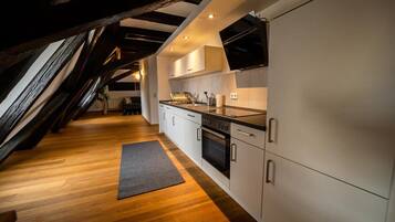 Geschirrspüler, Wasserkocher mit Kaffee-/Teezubehör