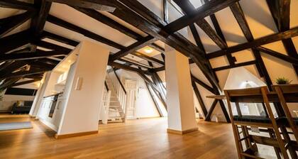 FullHouse | Halle | R17 | Loft