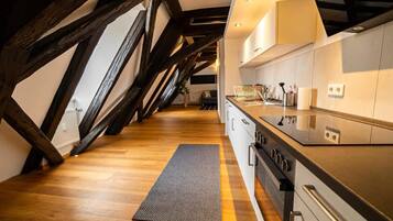 Geschirrspüler, Wasserkocher mit Kaffee-/Teezubehör