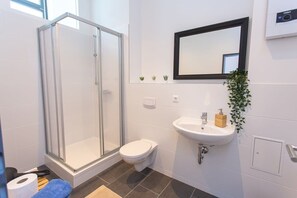 Shower - FullHouse | Chemnitz | Rosenhof C7 | Zentrum (Chemnitz)