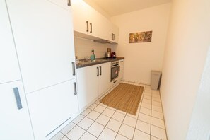 冷蔵庫、オーブン、コンロ、コーヒー / ティーメーカー