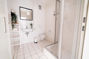Shower, hair dryer - FullHouse | Eisenach | K70 Maximilian | Balkon (Eisenach)