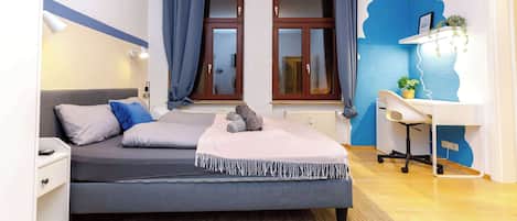 2 soverom, skrivebord, strykejern/-brett og wi-fi