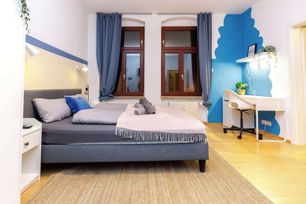 2 عدّة غرف نوم ومكتب ومكواة/لوح كي وواي فاي