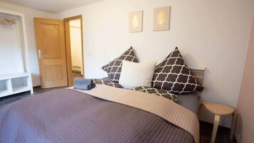 2 bedrooms, WiFi, bed sheets