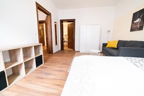 3 bedrooms, desk, WiFi, bed sheets - FullHouse | Halle | NH14 | 3 Bedroom (Halle (Saale))