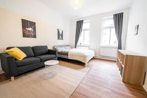 3 bedrooms, desk, WiFi, bed sheets - FullHouse | Halle | NH14 | 3 Bedroom (Halle (Saale))