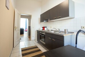 Kochgeschirr/Geschirr/Besteck