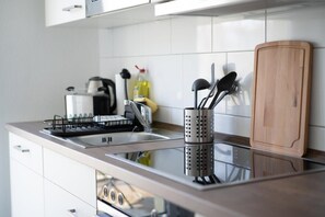 Fridge, oven, stovetop, coffee/tea maker - FullHouse | Chemnitz | HS46 | 3 Bedroom (Chemnitz)