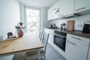 Fridge, oven, stovetop, coffee/tea maker - FullHouse | Chemnitz | HS46 | 3 Bedroom (Chemnitz)
