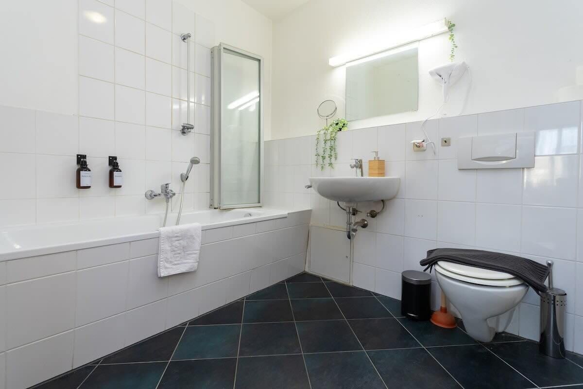Dusche, Haartrockner, Handtücher