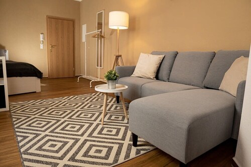 FullHouse | Halle | T28 Deer Apt.