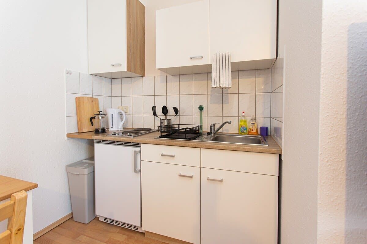 Frigorífic, placa de cuina i cafetera i tetera 