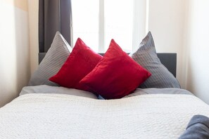 2 chambres, bureau, Wi-Fi, draps fournis