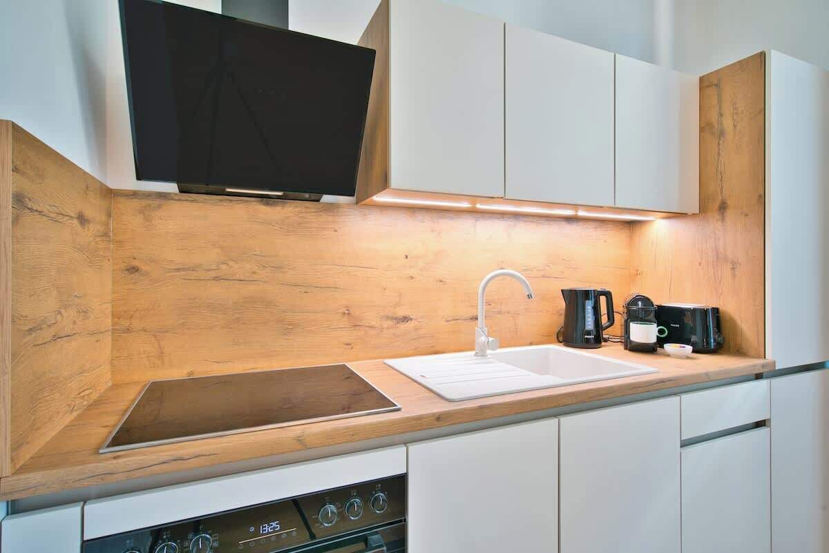 Kühlschrank, Ofen, Herdplatte, Geschirrspüler