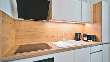 Refrigerador, horno, parrilla de estufa y lavavajillas