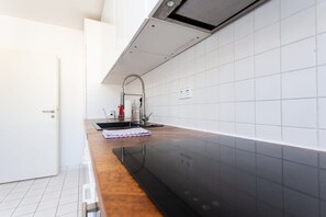 Kühlschrank, Ofen, Herdplatte, Geschirrspüler