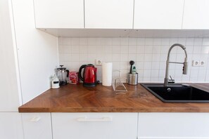 Refrigerador, horno, parrilla de estufa y lavavajillas 