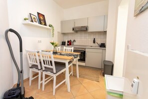 Fridge, stovetop, coffee/tea maker, toaster - FullHouse | Halle | R6 Tokyo (Halle (Saale))