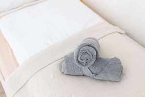 Miscellaneous - FullHouse | Halle | R6 Tokyo (Halle (Saale))