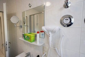 Een douche, een haardroger