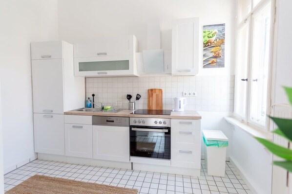 Kühlschrank, Ofen, Herdplatte, Geschirrspüler