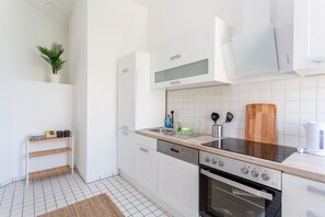 Refrigerador, horno, placa de cocina, lavavajillas