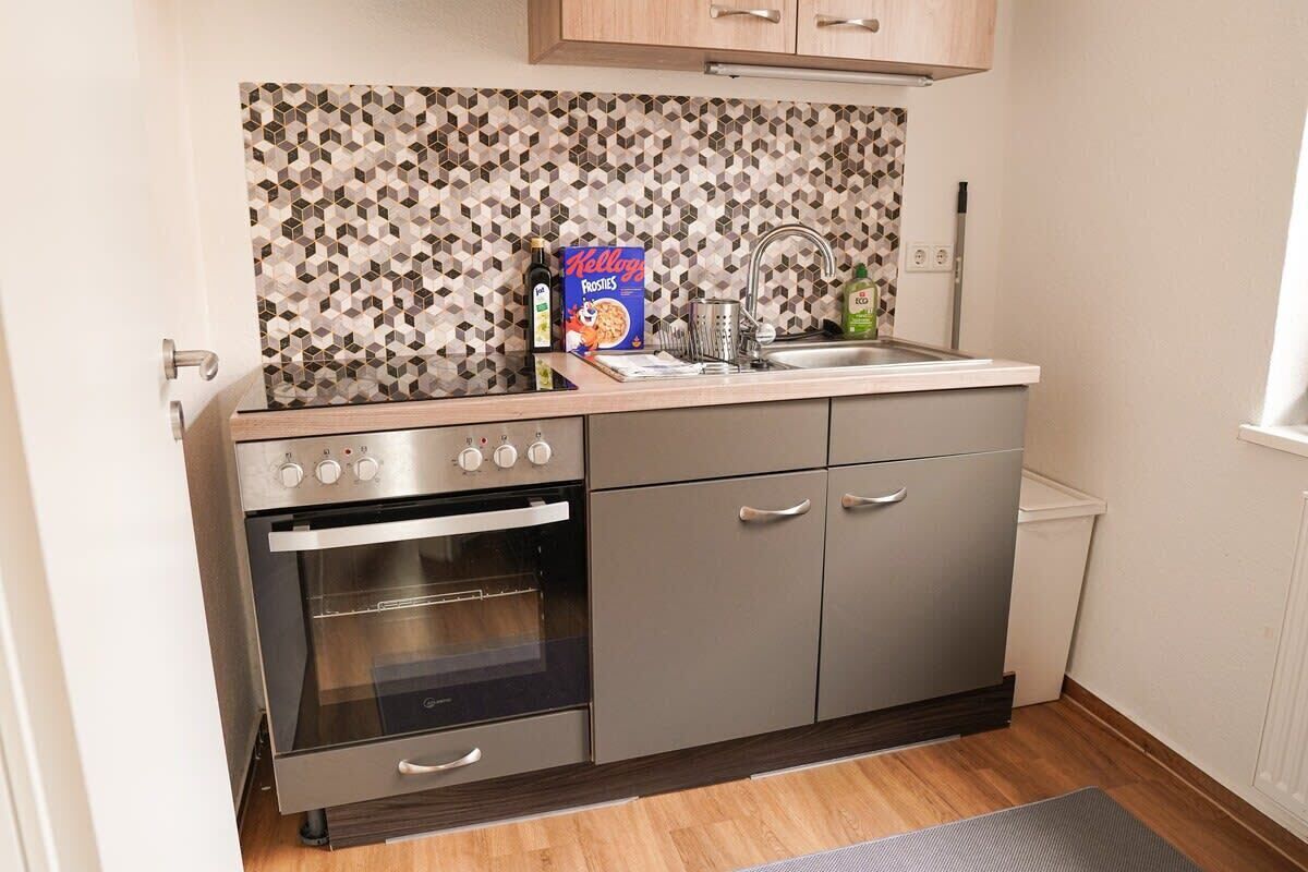 Microondas y utensilios de cocina 