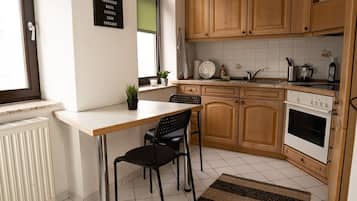 Cookware/dishes/utensils