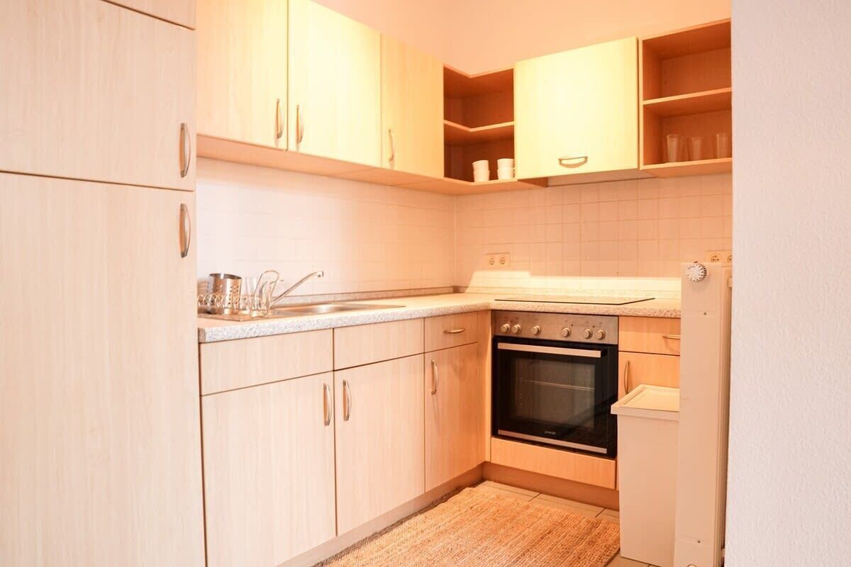 Refrigerador, horno, parrilla de estufa y cafetera y tetera 