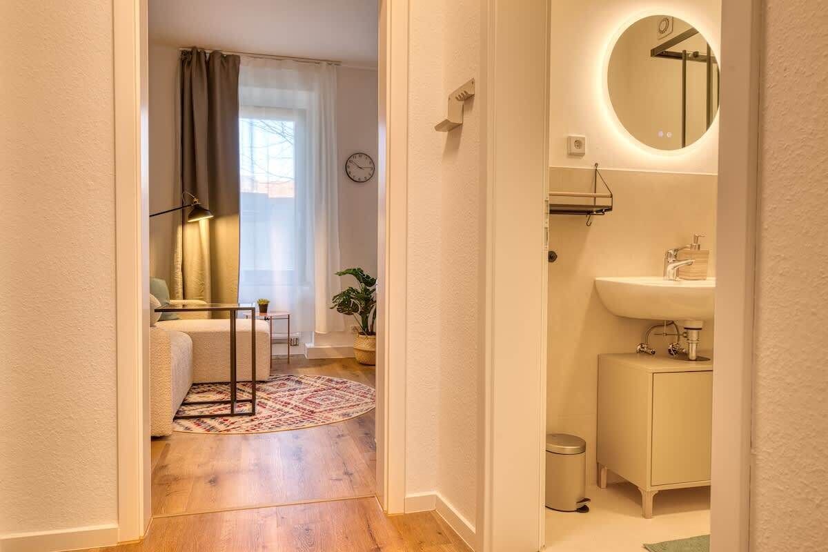 Dusche, kostenlose Toilettenartikel, Haartrockner, Handtücher