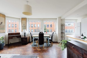 Interior - Eclectic 2BDR Central London Retreat in Holborn (Greater London)