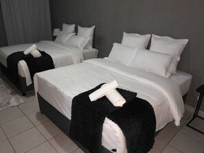Comfort Twin Room | Free WiFi - Tsamatiku Guesthouse (Mangwazi)