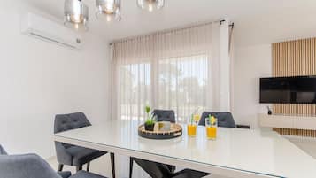 Apartemen (A1) | Tempat makan