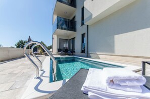 Outdoor pool - Apartments Villa V2 With Rooftop (Vir)