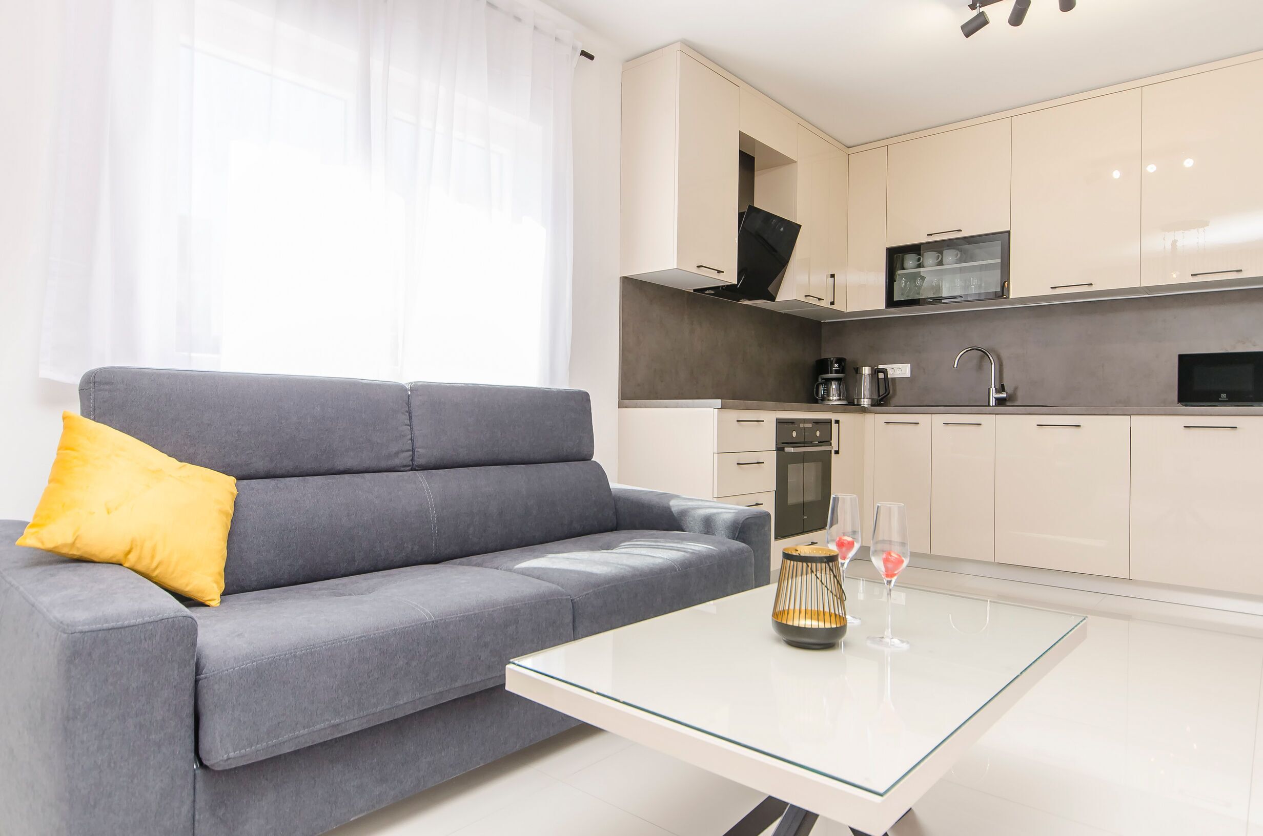 Huoneisto (A1) | Yksityinen keittiö | Jääkaappi, mikroaaltouuni, espressokone, vedenkeitin