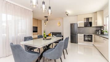 Apartment (A2) | Eigene Küche | Kühlschrank, Mikrowelle, Espressomaschine, Wasserkocher