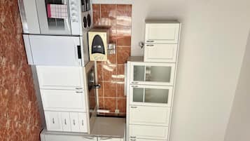 Apartment (A1) | Eigene Küche | Kühlschrank, Mikrowelle, Ofen, Herdplatte
