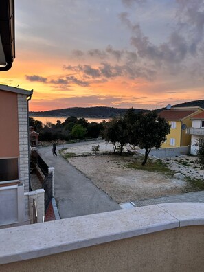 Căn hộ (A2) | Ban công