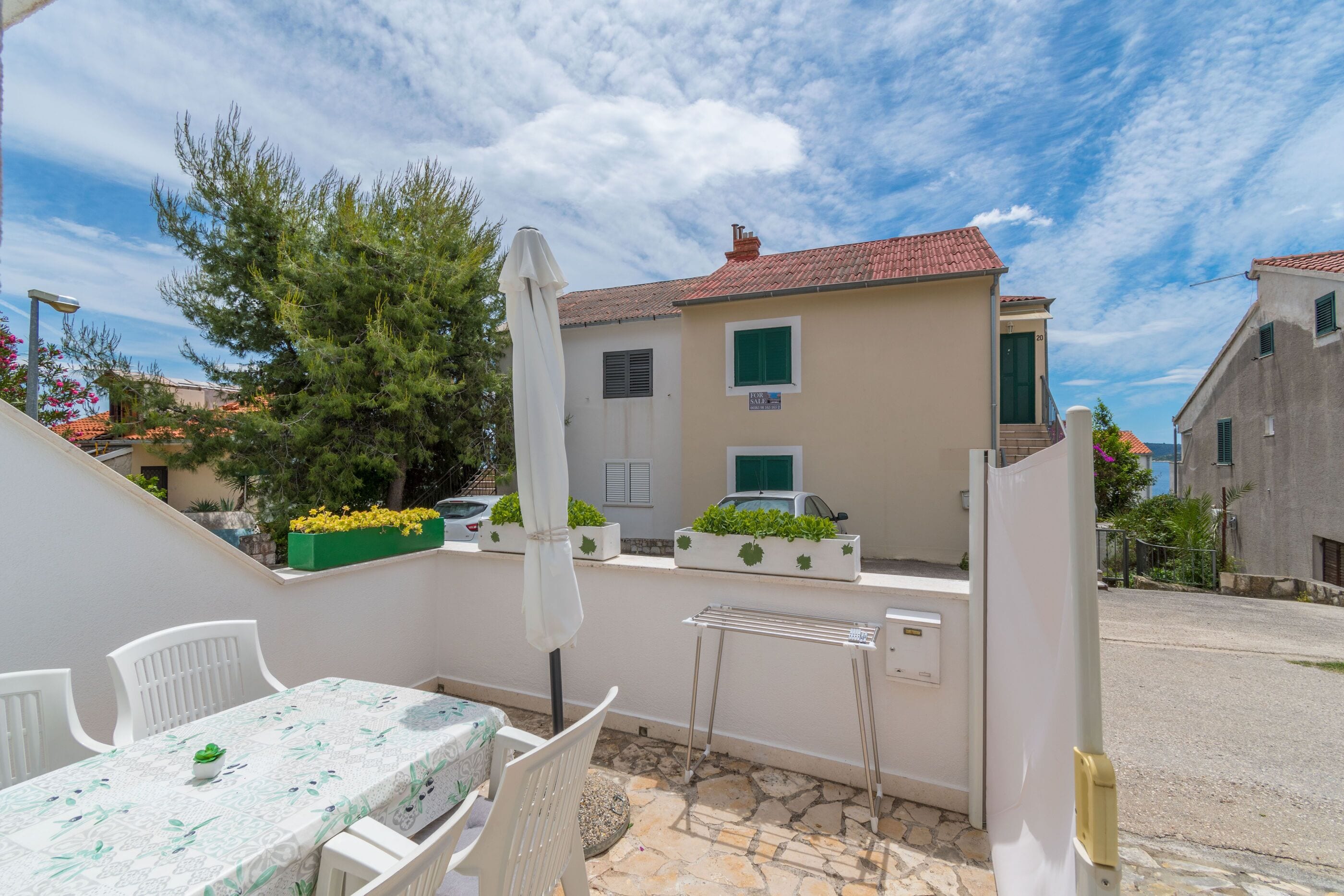 Căn hộ (A1) | Hiên