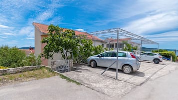 Bãi đậu xe tự phục vụ miễn phí