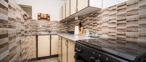 アパートメント (A1) | 専用キッチン | 冷蔵庫、オーブン、コンロ、電気ポット