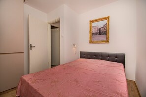Apartment (A1) | Free WiFi - Apartment Marasovic (Pirovac)