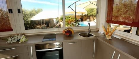 Departamento (A1) | Cocina privada | Refrigerador, horno, parrilla de estufa y lavavajillas